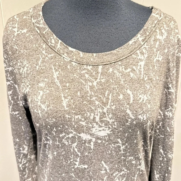 Michael Stars gray scratch burnout pattern long sleeve crewneck tee. One size. - Picture 2 of 6